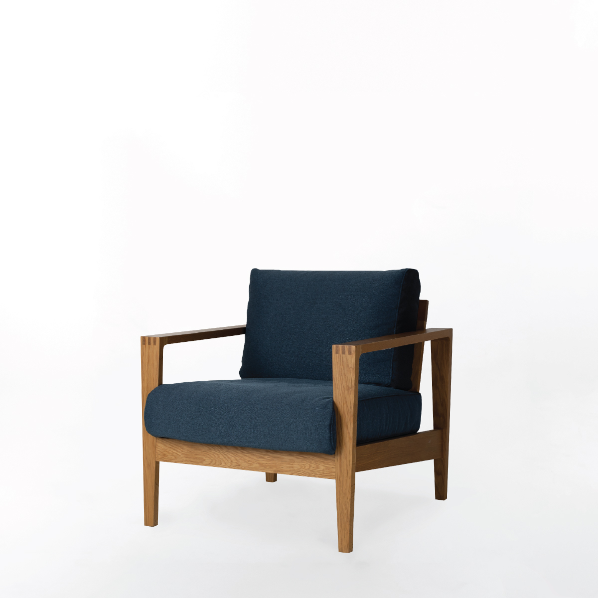 LC102 Erik Lounge Chair